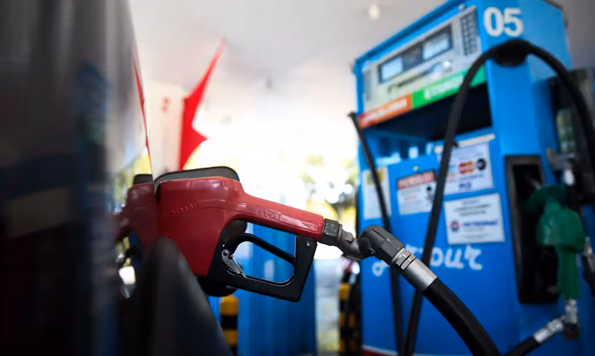 Gasolina em alta: o que é verdade e o que é mito sobre economia?